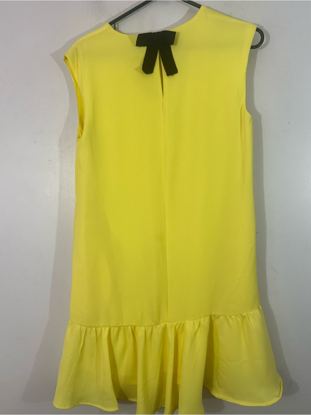 FRNCH Women’s Small Yellow Ruffle Hem Shift Dress Black Bow Sleeveless - Picture 2 of 4